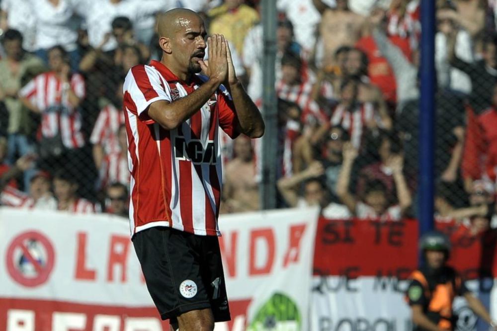 IGRAĆE ZA DŽ: Legendarni Veron se u 42. godini vratio u prvoligaški fudbal! (FOTO)