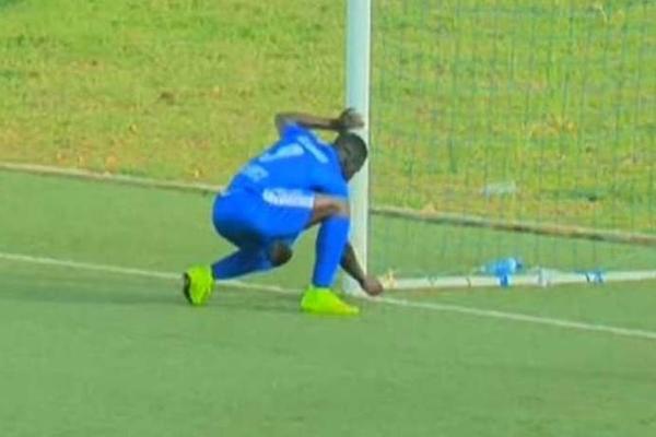 A da probaju naši u Evropi? Fudbaler bacio kletvu tokom utakmice i ona se ostvarila! (VIDEO)