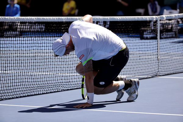 ŽIVOTNI PAKAO TENISERA RAZORNOG SERVISA: Mafija mu svakog dana preti smrću!