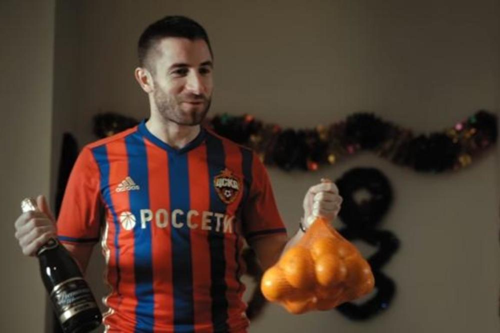 Voće i šampanjac, ali nema plazme! Kako Bambi slavi Novu godinu u Rusiji?