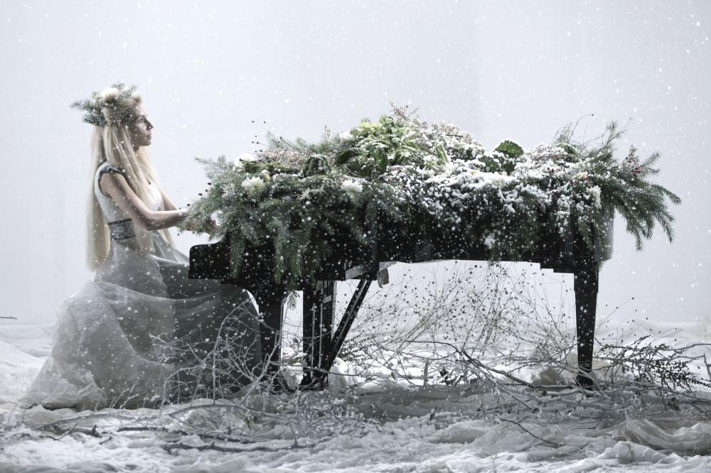 Prava zimska bajka: Novi spot pijanistkinja Marije Popović (VIDEO)