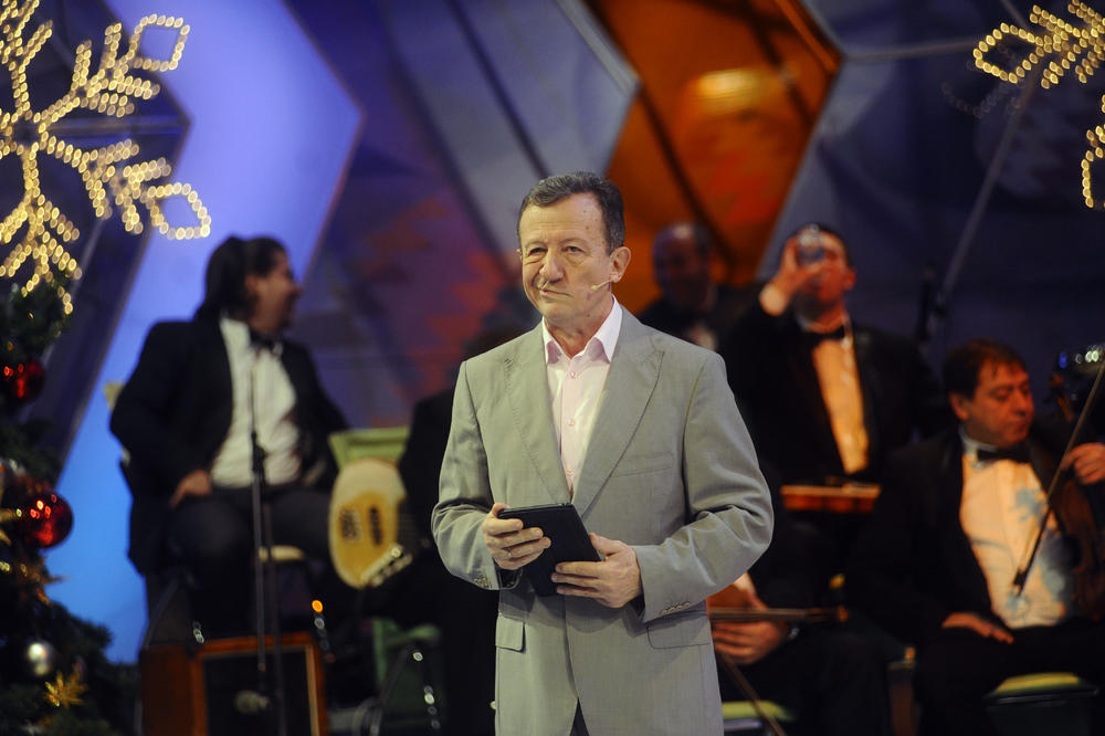 JOŠ JEDNA ISPALA ŽIKE ŠARENICE! Ovoga puta uvredio je "pola Srbije" misleći da je DUHOVIT!