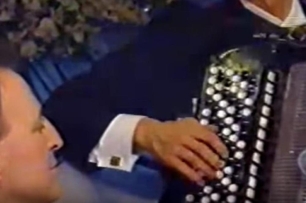 ON JE BIO ARKANOV OMILJENI MUZIČAR: Dok je ON svirao VRANJANKU, Željko je slušao bez daha i vladao je MUK (VIDEO)