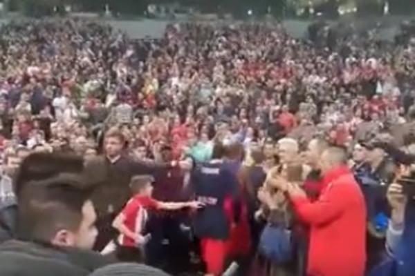 Teodosić je imao paklen doček u Areni, ali ispraćaj od Delija nikada neće zaboraviti! (VIDEO)