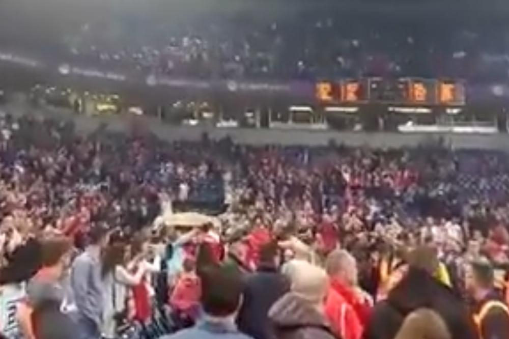 PRIVILEGIJA KOJU RETKI DOŽIVE: Delije su OVOJ DVOJICI momaka ulepšale godinu! (VIDEO)