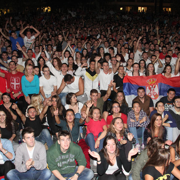 HOĆE LI GENERACIJA X USPETI DA SE IZBORI SA NAJSTRAŠNIJOM POŠASTI 21. VEKA: Mi smo generacija koja sedi kod kuće!