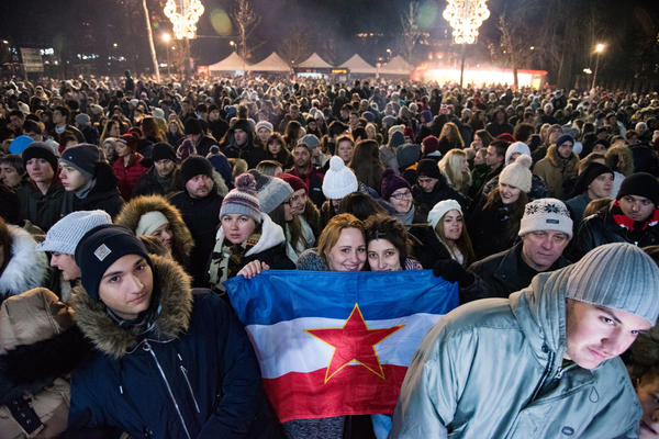 Aca Lukas zagrejao publiku pred DOČEK, Brega se SMRZ'O, a Beograđani udareni PO DŽEPU!