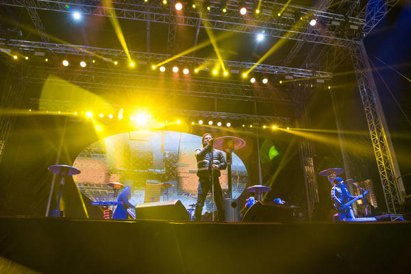 NAJLUĐA NOĆ UŽIVO NA KURIRU: Dočekajte Novu godinu u toplini svog doma!