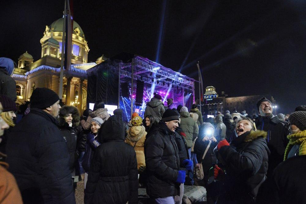 NA TRGOVIMA U SRBIJI VOJAŽ, BEOGRADSKI SINDIKAT, DANICA CRNOGORČEVIĆ, HARIS DŽINOVIĆ... Spisak nastupa za doček!