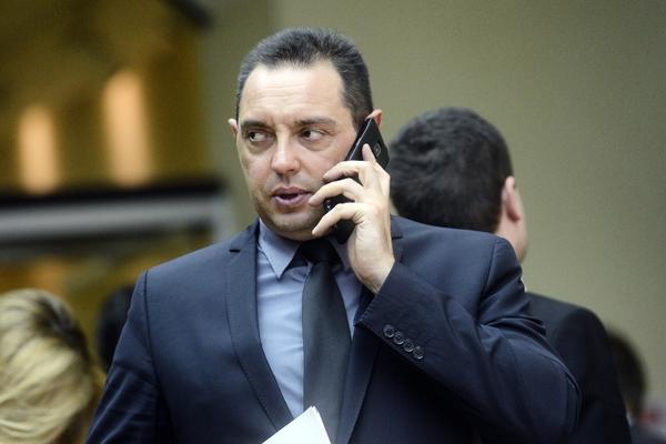 ODAKLE TI 220.000 EVRA? MUP odbija da ispita kako je Vulin kupio stan na Zvezdari!