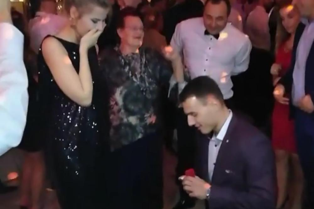 ŠOK NA SVADBI KOD KARIĆA: Dok je Ceca pevala - pala je PROSIDBA! A tek pesma uz koju je zaprosio - HIT! (VIDEO)