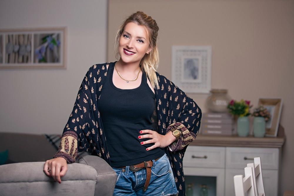 LAGALA GA, A ON JE OŽENIO! Ovo je muž popularne Anđelke - imaju mnogo neobičnu ljubavnu priču! (FOTO)