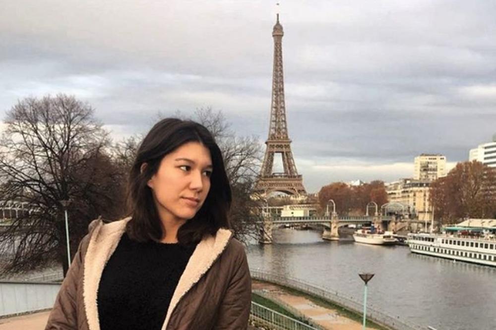 ŠTA TO VIRI? Skinula se UNUKA Bate Živojinovića, čista EGZOTIKA: Ovu sliku ćete DANIMA GLEDATI (FOTO)