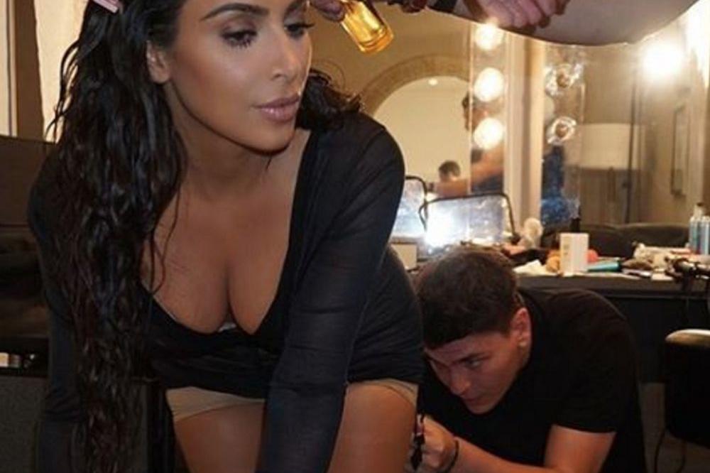 OVO NI KARLEUŠA NE BI STAVILA NA SEBE: Iscepana i puna RUPA, pokazala PRED SVIMA (FOTO)