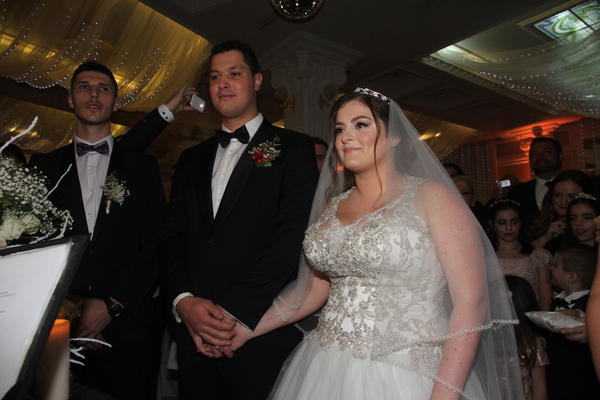 DANA KARIĆ SE UDALA ZA NOVU GODINU, a ona se tada VERILA! Njena SVADBA je UPROPAŠĆENA, evo zbog čega!