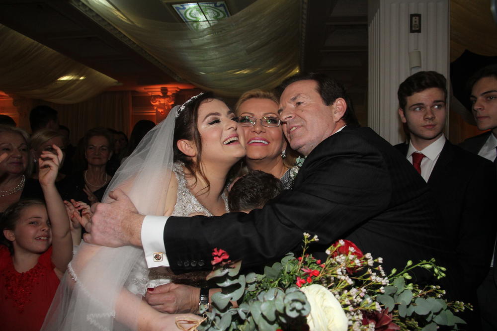 Kad na venčanju peva Ceca... Oglasila se i mlada: Evo šta je Dana Karić poručila posle SVADBE DECENIJE! (VIDEO)