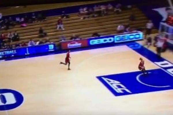 Najbolja fora ikada u košarci: Protivnice su pukle od sramote posle ovoga! (VIDEO)