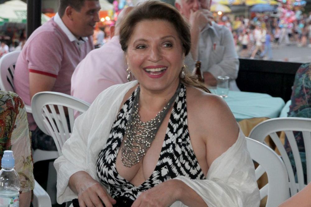 Obnažena Mirjana Karanović u vrelim scenama sa mladićem od 28 godina: Trejler za njen novi film je bomba! (VIDEO)