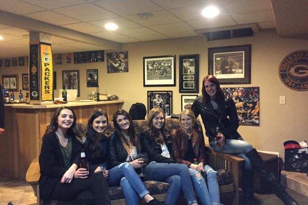 GDE SU JOJ NOGE? Ceo internet je poludeo pokušavajući da objasni ovu fotku! (FOTO)