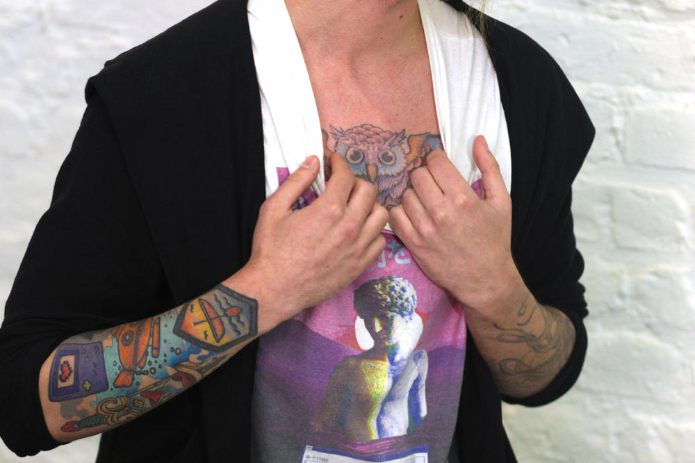 Devojke, niste ni sanjale da ovo može da se desi! Zvoganj se skinuo i pokazao nam sve tetovaže, ali i čime raspolaže!