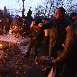 Zaposleni na Badnji dan u dilemi - ko radi, a ko ne: Šta tačno znači preporuka Vlade o slobodnom danu za praznik?