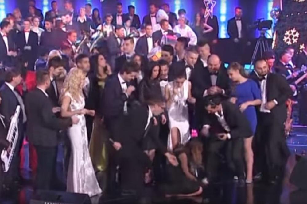 Neviđena BLAMAŽA NA PINKU! Ovo je gledalo nekoliko miliona ljudi, a pevačica se prosula kao LETVA (VIDEO)