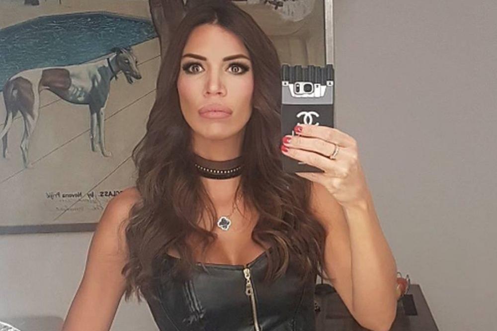 ZEMLJO, OTVORI SE Ne, nismo provalili, samo fali pola:  FOTOŠOP BLAM Olje Crnogorac je danas glavna stvar na netu! (FOTO)