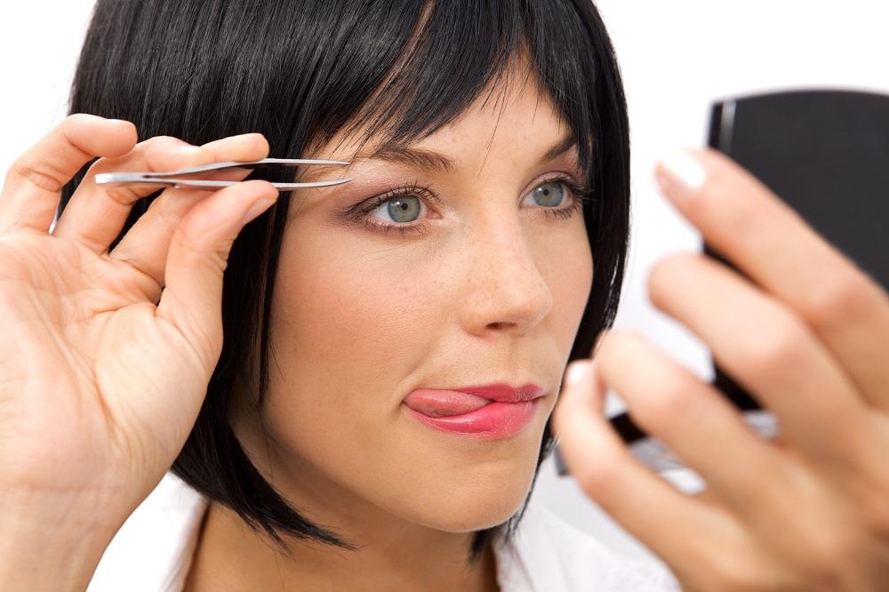 Ovo je glavni razlog zašto vaše obrve ne rastu (VIDEO)