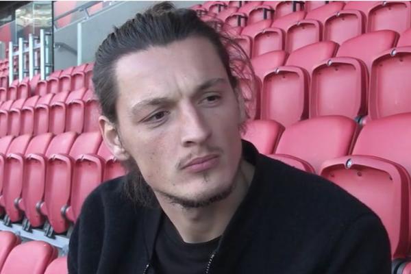 UČIO GA SLIŠKOVIĆ: Bosanski napadač izazvao erupciju smeha svojim tarzanskim engleskim jezikom! (VIDEO)