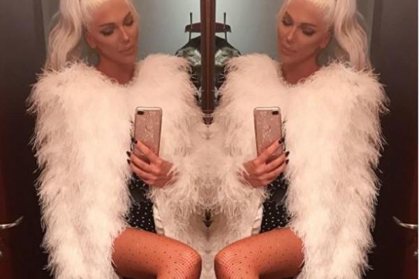 Od ovog nema dalje: JK u nikad bezobraznijoj kreaciji! Obukla ni manje ni više nego - HALJINU OD ZLATA! (FOTO)