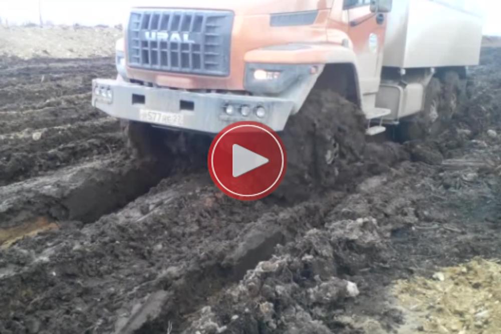 SMETAJU VAM RUPE NA PUTU? Pogledajte kako to izgleda NA SEVERU SIBIRA! (VIDEO)