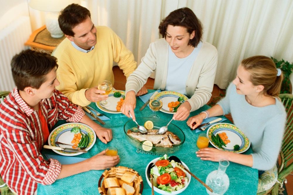 Šta sve morate imati na trpezi za Badnje veče? (FOTO) (GIF)