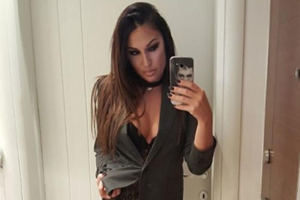 OVOM FOTKOM JE POKOPALA SVE RIBE U REGIONU: Kaća u plavom bikiniju ODUVALA konkurenciju! (FOTO)