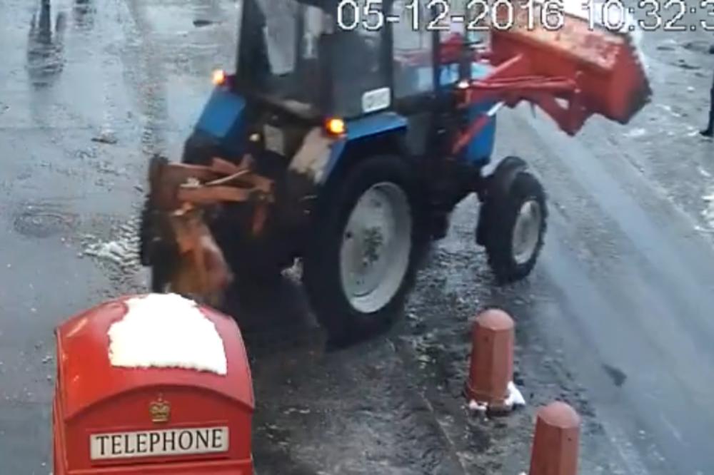 TRAKTOR PREGAZIO ŽENU! Teška tragedija u Rusiji! (VIDEO)
