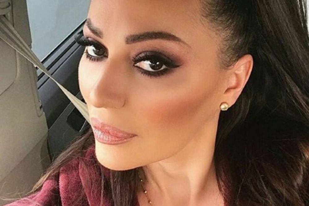 CECA NA ODMORU U CRNOJ GORI SA DVA MUŠKARCA! Pogledajte sa kim letuje Ražnatovićeva! (FOTO)