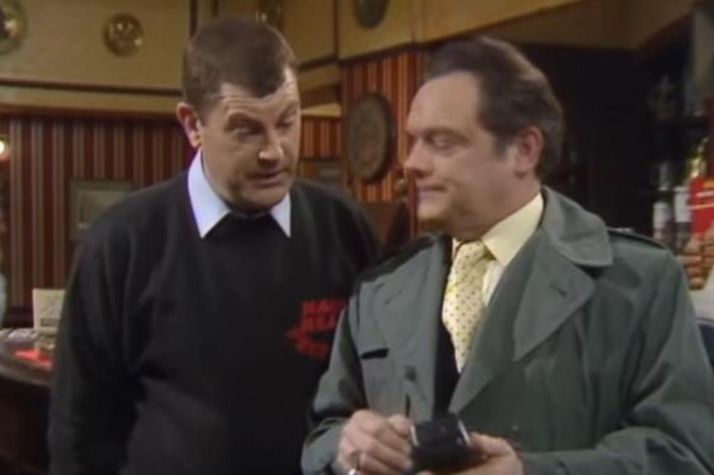 IZABRANA NAJSMEŠNIJA SCENA IZ SERIJE "MUĆKE": Nikada nećete POGODITI o čemu JE REČ (VIDEO)