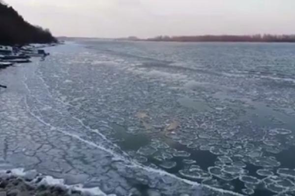 NI MOĆNI DUNAV NIJE ODOLEO: Reka se zaledila zbog debelog minusa! (VIDEO)