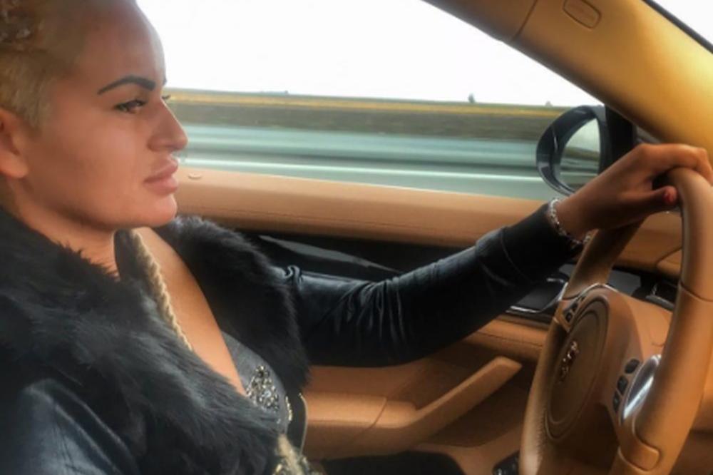 ZVERINA OD 120.000 EVRA: Džidža se pohvalila opasnom mašinom! (FOTO)