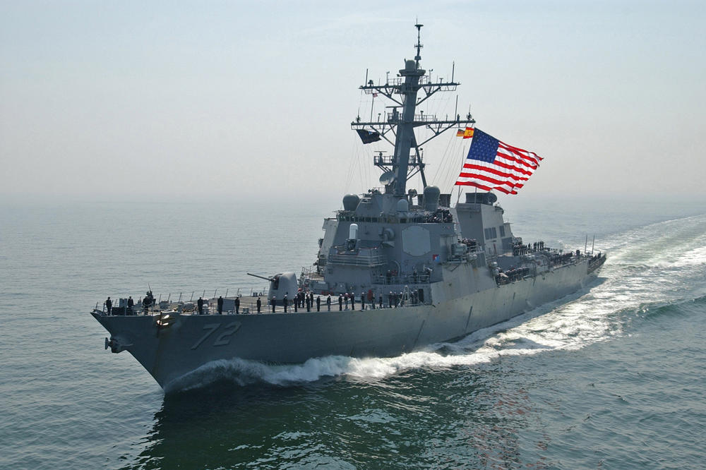 UMALO KATASTROFA U PERSIJSKOM ZALIVU: Veoma bliski susret američkih i iranskih brodova