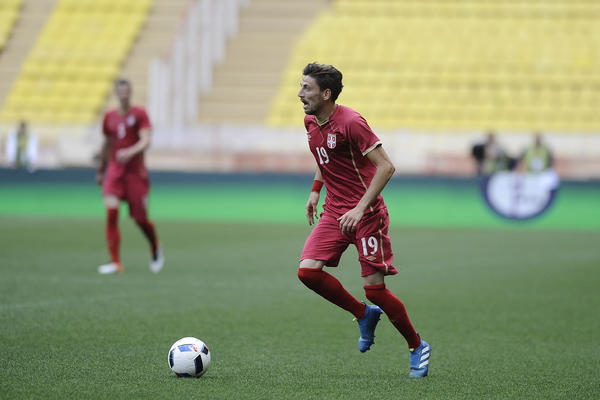 Ništa bez Nina i narodnjaka! Bivši igrač Zvezde novom klubu se predstavio uz hit iz devedesetih! (VIDEO)