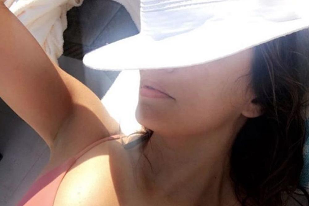 GAZI PETU DECENIJU, SA ŽEŠĆE DOBRIM TELOM PLAŽE U MEKSIKU: Paparaci je uhvatili u PRAVOM TRENUTKU, oči ISPADAJU!