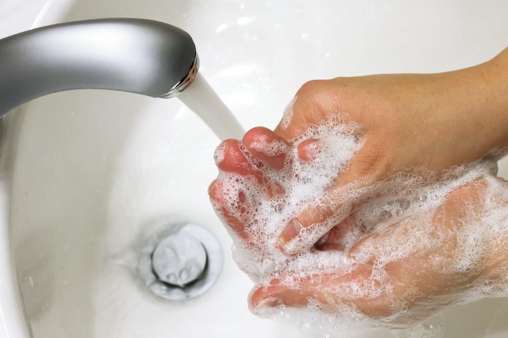 OVO MORATE ZNATI O PRANJU RUKU: Otkriveno koja temperatura vode najefikasnije ubija viruse!