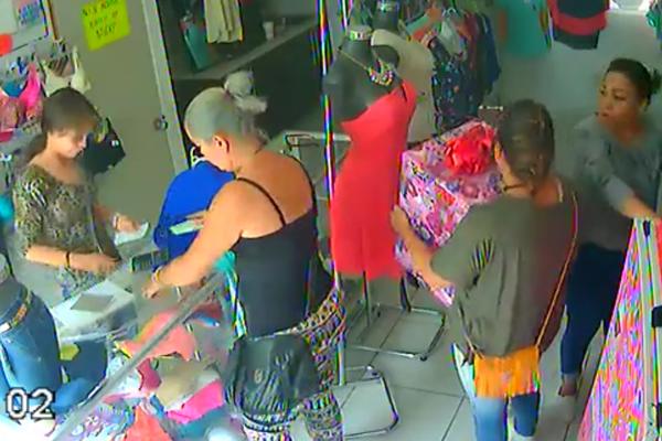 DRP, DRP! Okrenula je glavu na nekoliko sekundi, a one su pokrale pola radnje! Kako? (VIDEO)