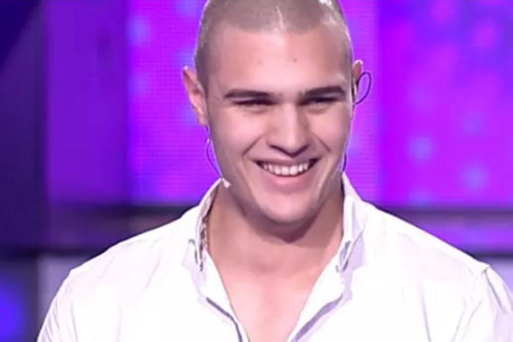 SAMO DA IM VIDITE FACE Bane iz NS izašao pred 30 cica i na TV ih pitao koju POZU U SEKSU najviše vole: Pogađate koju je izabrao? (FOTO)