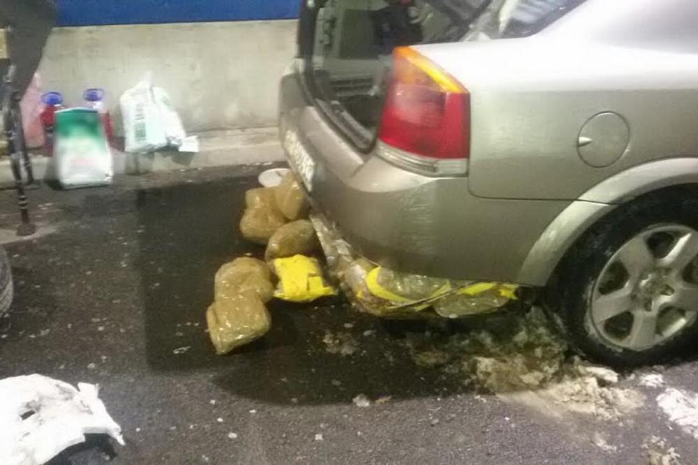 VIŠE OD 10 KG MARIHUANE: Policija pronašla veliku količinu droge na granici! (FOTO)