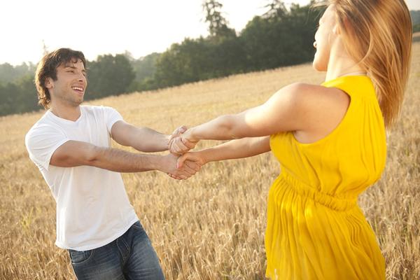 Ovako se ponaša muškarac koji želi nešto ozbiljnije (FOTO) (GIF)