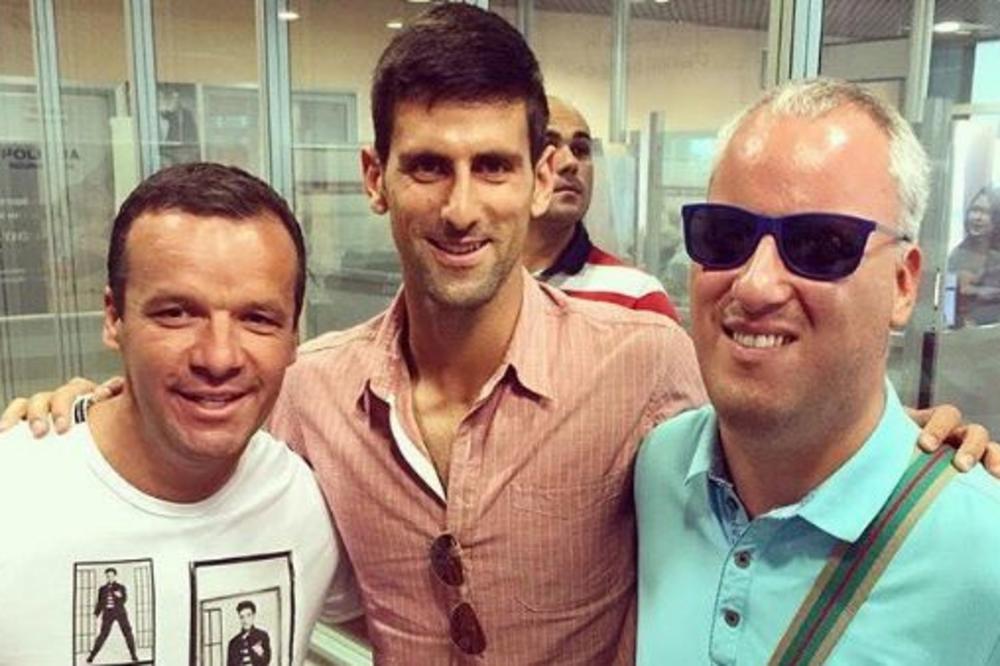 Šta mislite, koju pesmu ga je Novak zamolio da mu otpeva? (FOTO)