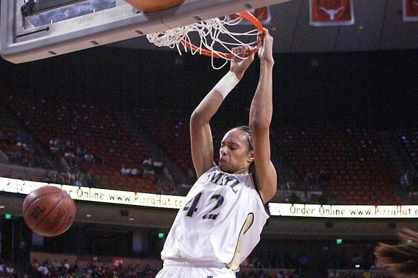 NAJBOLJA ŽENSKA ZAKUCAVANJA: I devojke lome obruče, ali je kraljica samo jedna! (VIDEO)