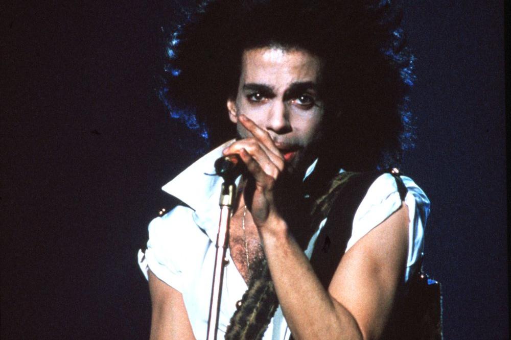 Princ, BOGAT KAO KRALJ: 67 ZLATNIH POLUGA je samo deo svega što je pevač imao! (FOTO) (VIDEO)