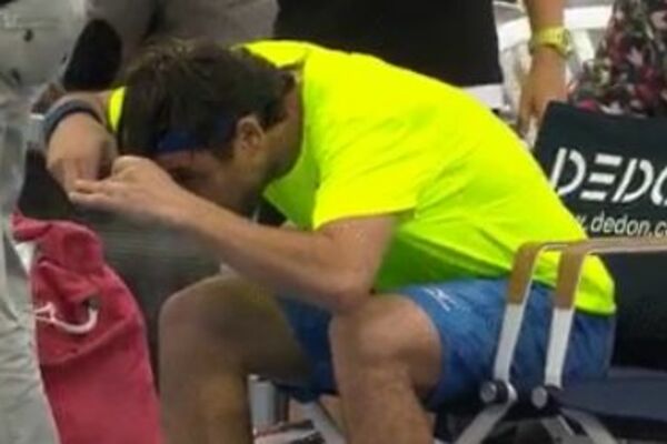 Ma on je car!!! Bagdatis se šišao za vreme meča! (GIF)